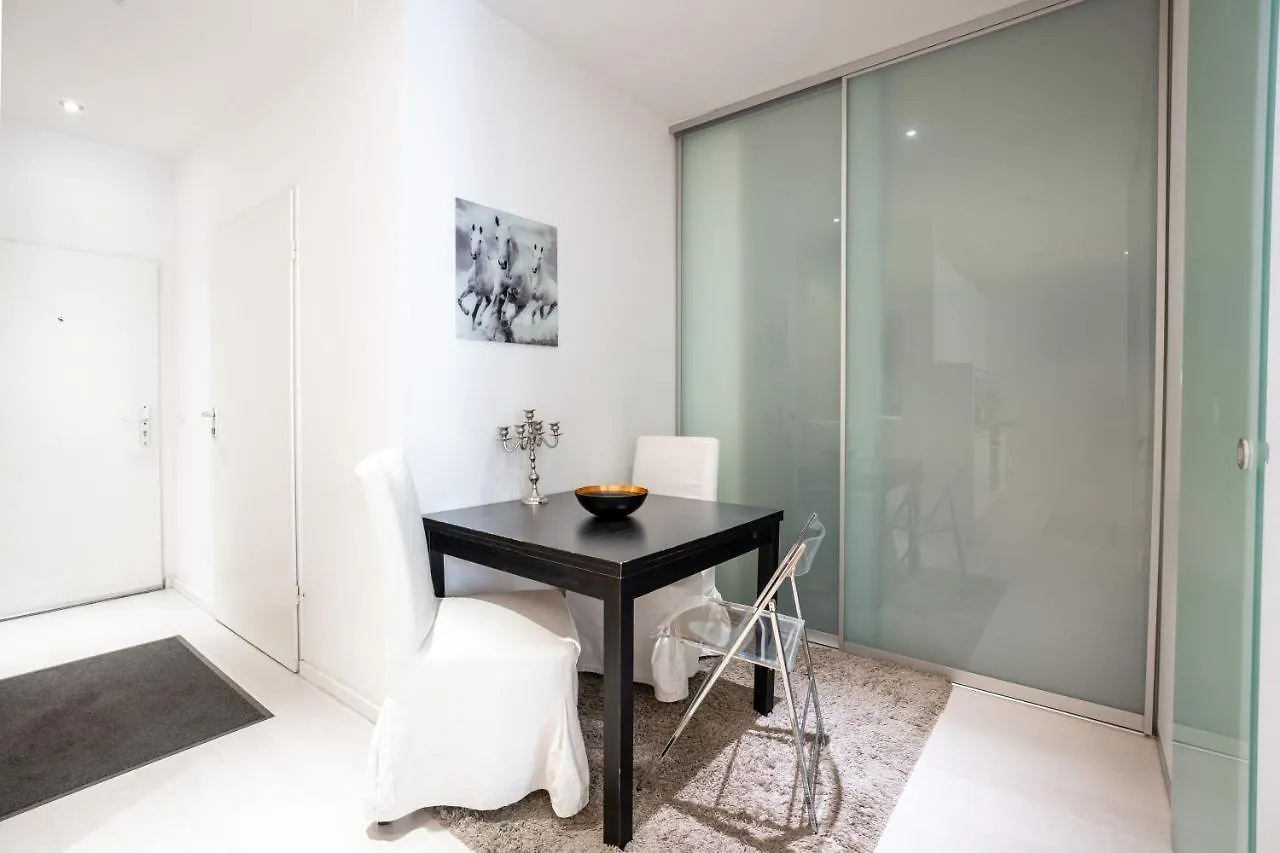 Apartment Komplette 2 Zimmer Wohnung Zentral Neben Oktoberfest Munich Germany